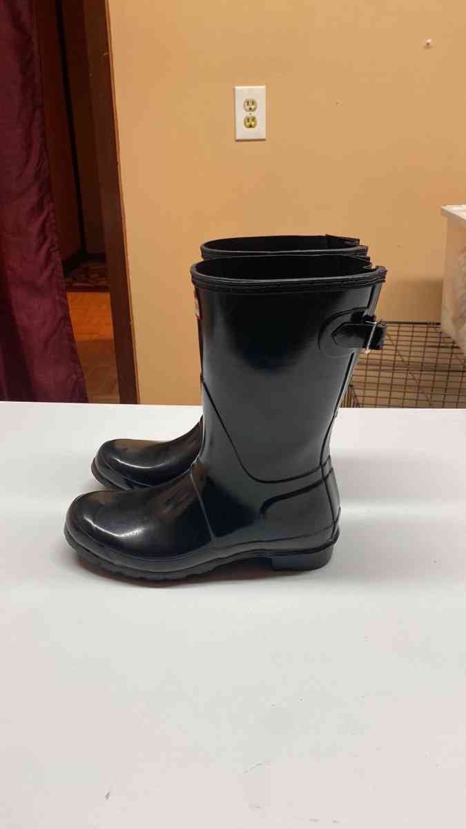 HUNTER Short Gloss Black MidCalf Rubber Rain Boots Size 8 - Frederick, Maryland - FleaMarketBay