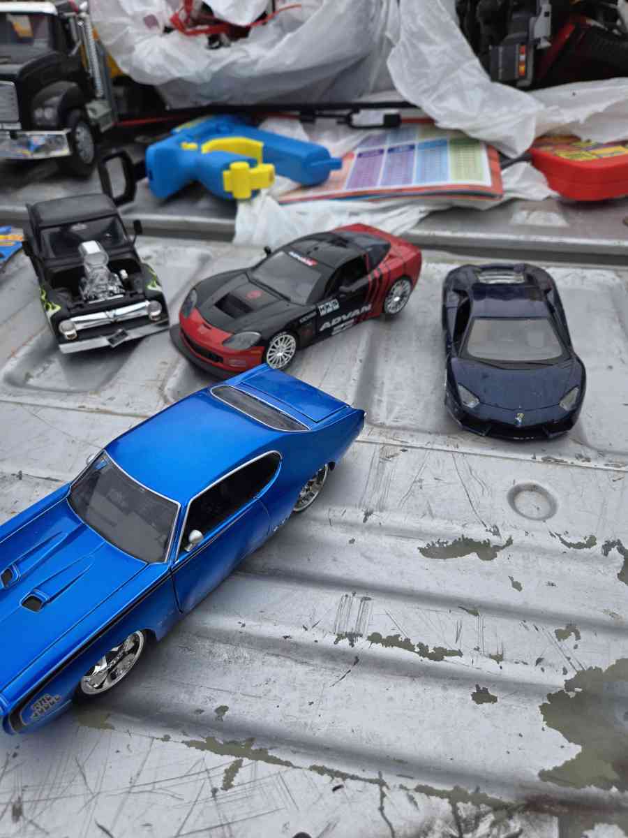 Very old hot whels - Jenks, Oklahoma - FleaMarketBay