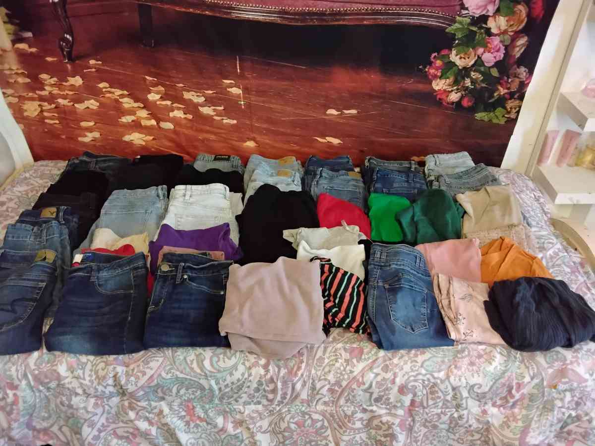 Everything - Pearblossom, California - FleaMarketBay