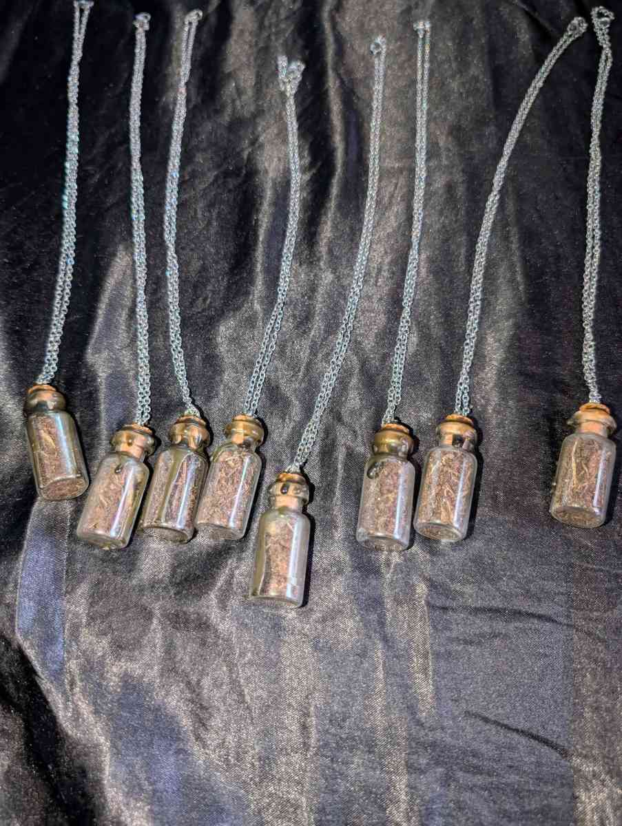 necklaces Salem dirt - Falls Church, Virginia - FleaMarketBay