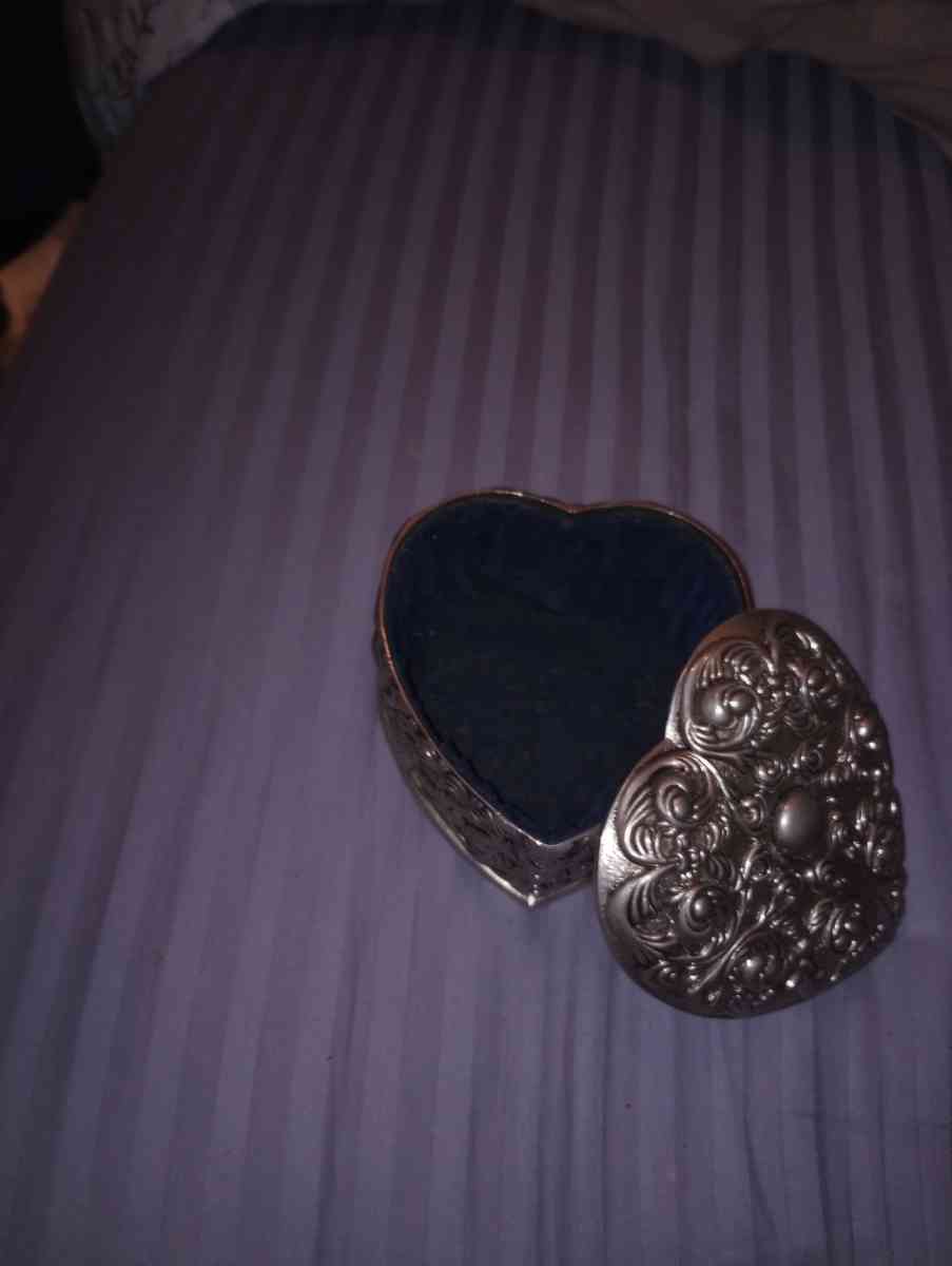 rare vintage metal heart shape trinket box blue velvet - Palatka, Florida