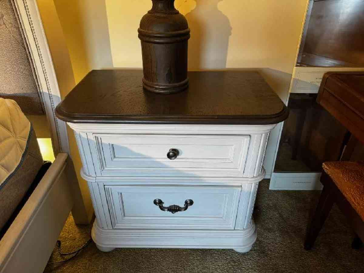 Top Of The Line LUXURY COMFORT Bed Suite - Saint Louis, Missouri - FleaMarketBay