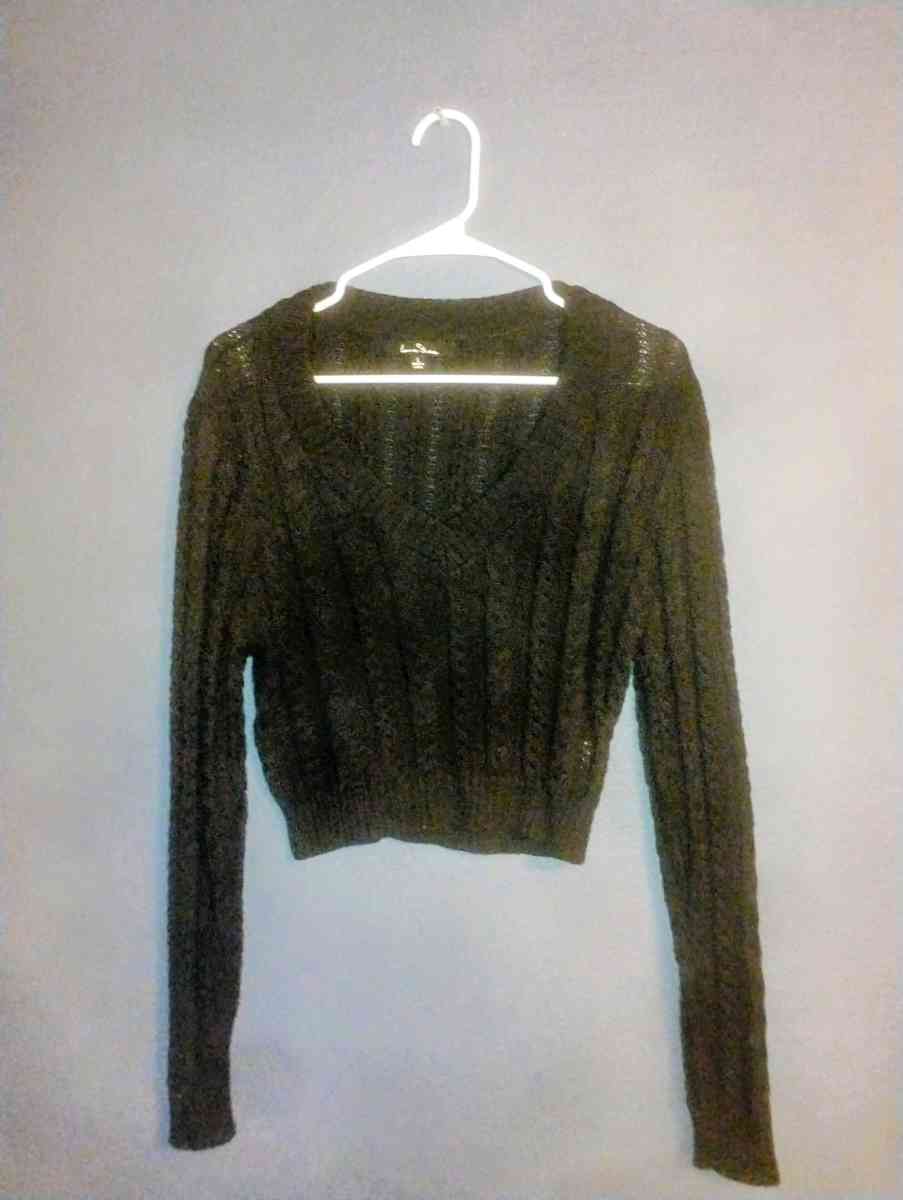 Love Tree cropped long sleeve sweater - Missouri Valley, Iowa