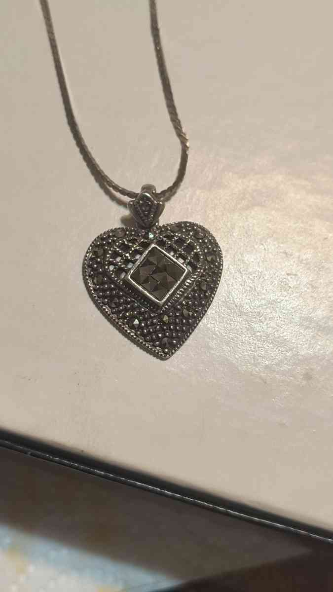 High quality British made sterling silver necklace - Greenville, Illinois - FleaMarketBay