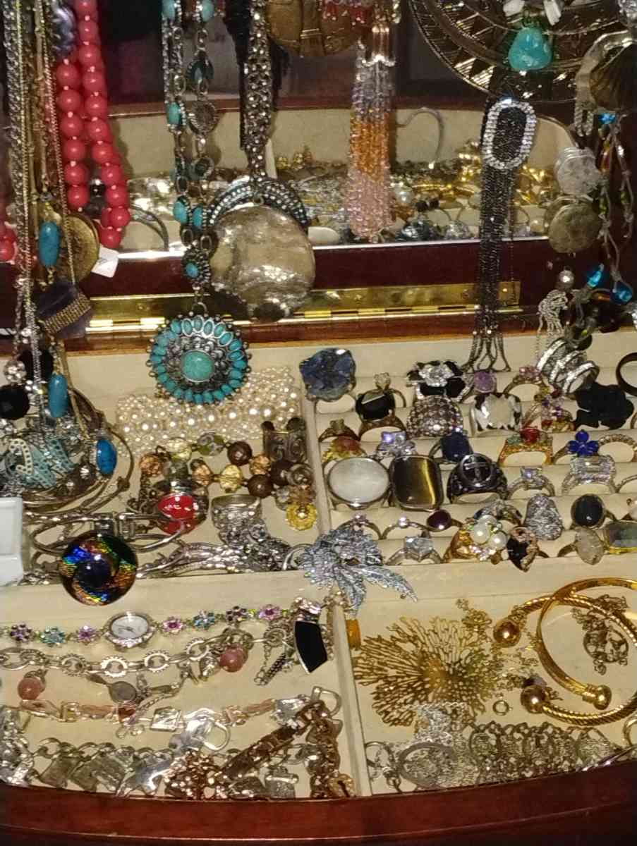 10lbs of jewelry - Orange Park, Florida - FleaMarketBay
