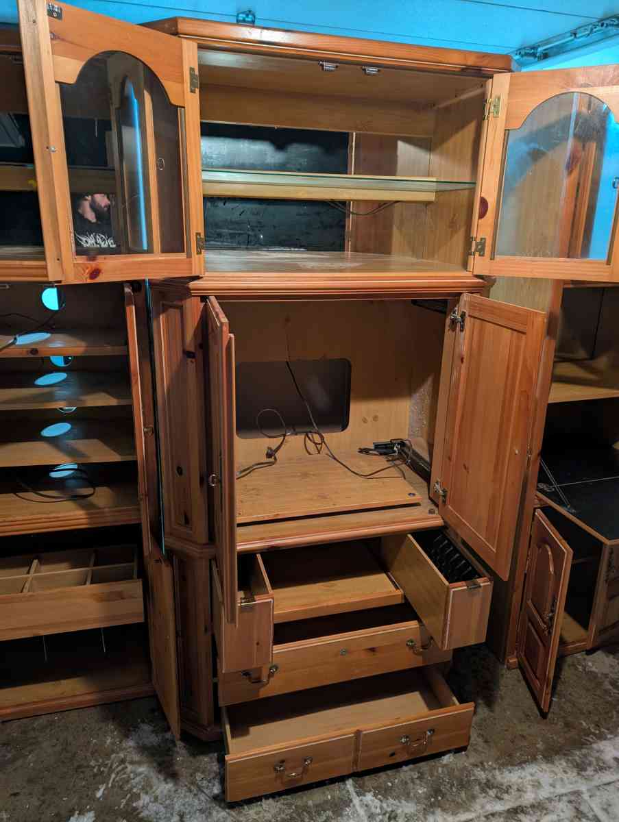 3 piece entertainment center - Richfield, Ohio - FleaMarketBay