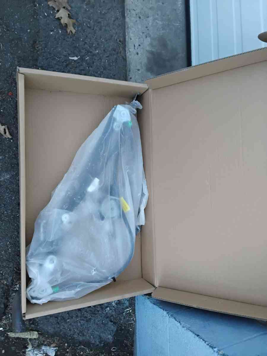 2001 To 2003 Dodge or Chrysler Caravan Window Regulator - Williamstown, New Jersey - FleaMarketBay