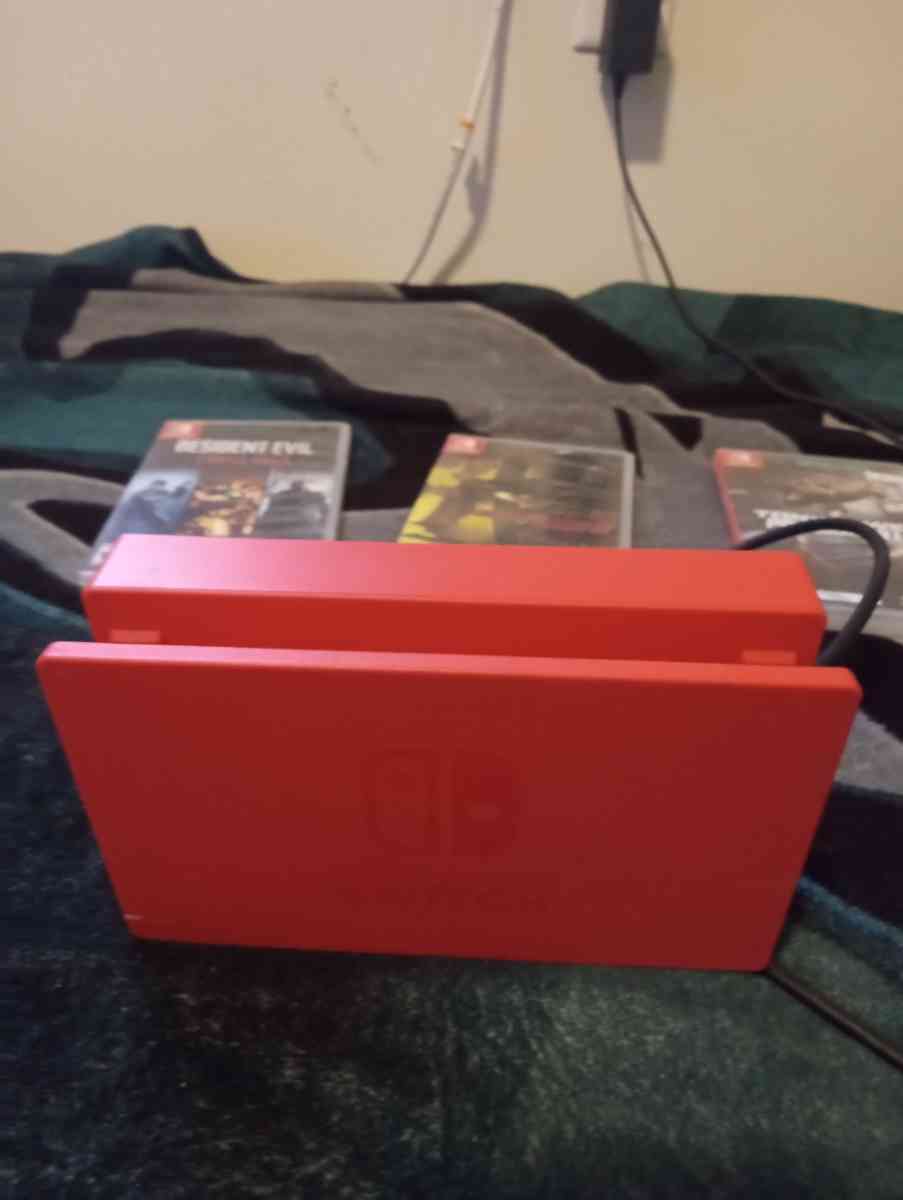 Nintendo switch with original box it came in 3 games - Scranton, Pennsylvania - FleaMarketBay