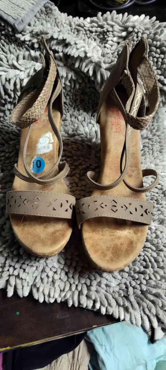 size 10 womens shoes - Burleson, Texas - FleaMarketBay