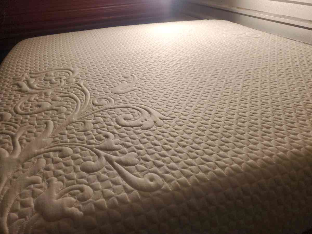 king matress and box spring - Houston, Texas - FleaMarketBay