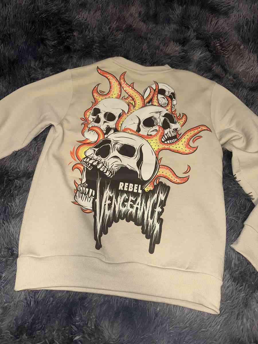 sweatshirt with skulls - Fall River, Massachusetts