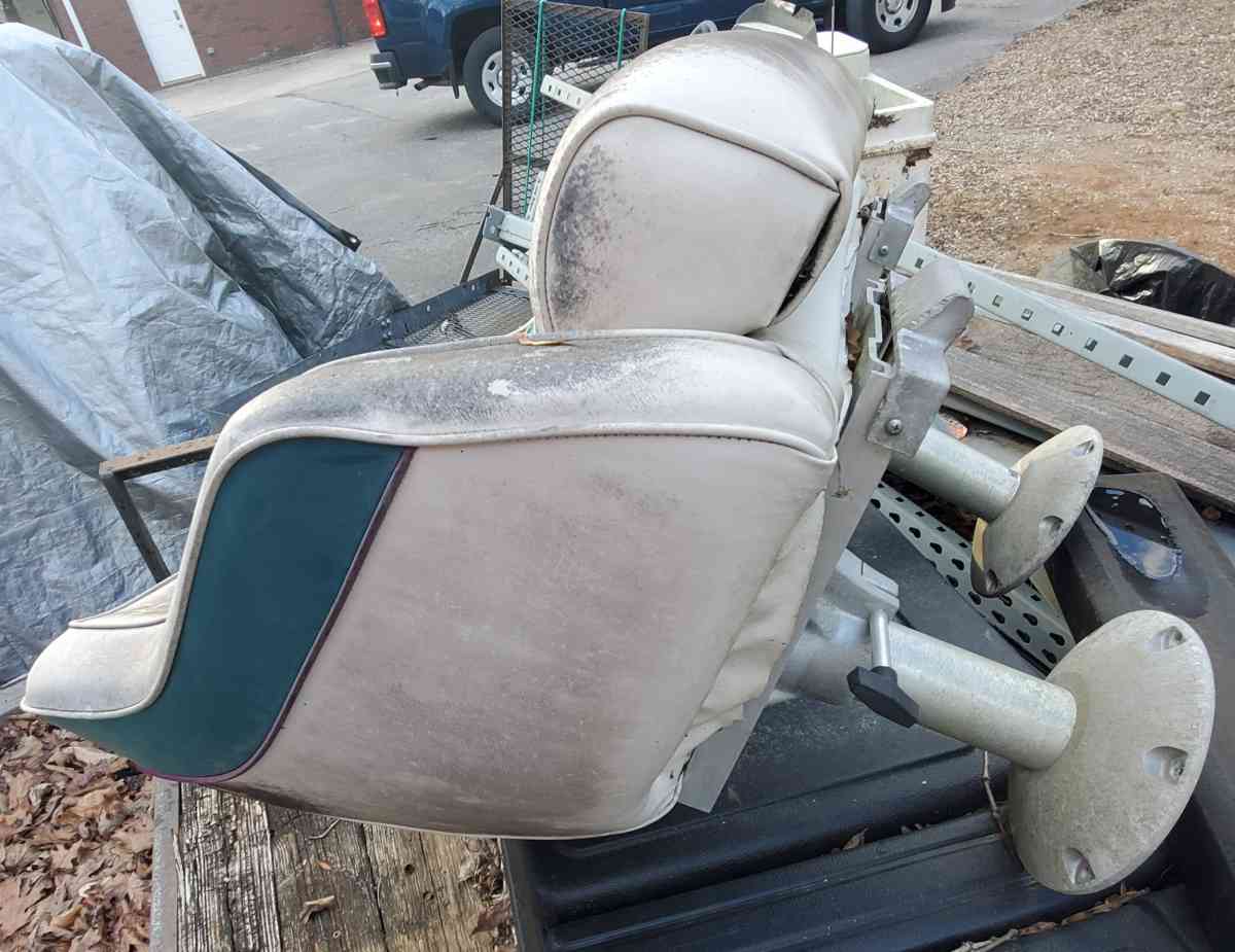 Oversized Pontoon Seat With Double Pedestal Base - Rock Island, Tennessee - FleaMarketBay