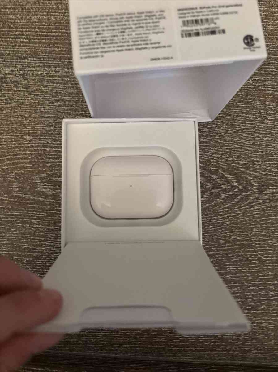 AirPod pros - Gilbert, Arizona - FleaMarketBay