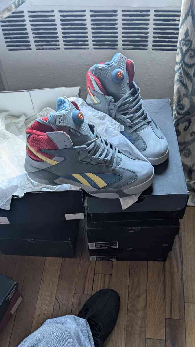 official sneakers - Brooklyn, New York - FleaMarketBay