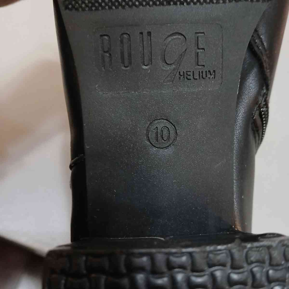 Rouge Helium Black women boots size 10 - Indianapolis, Indiana - FleaMarketBay