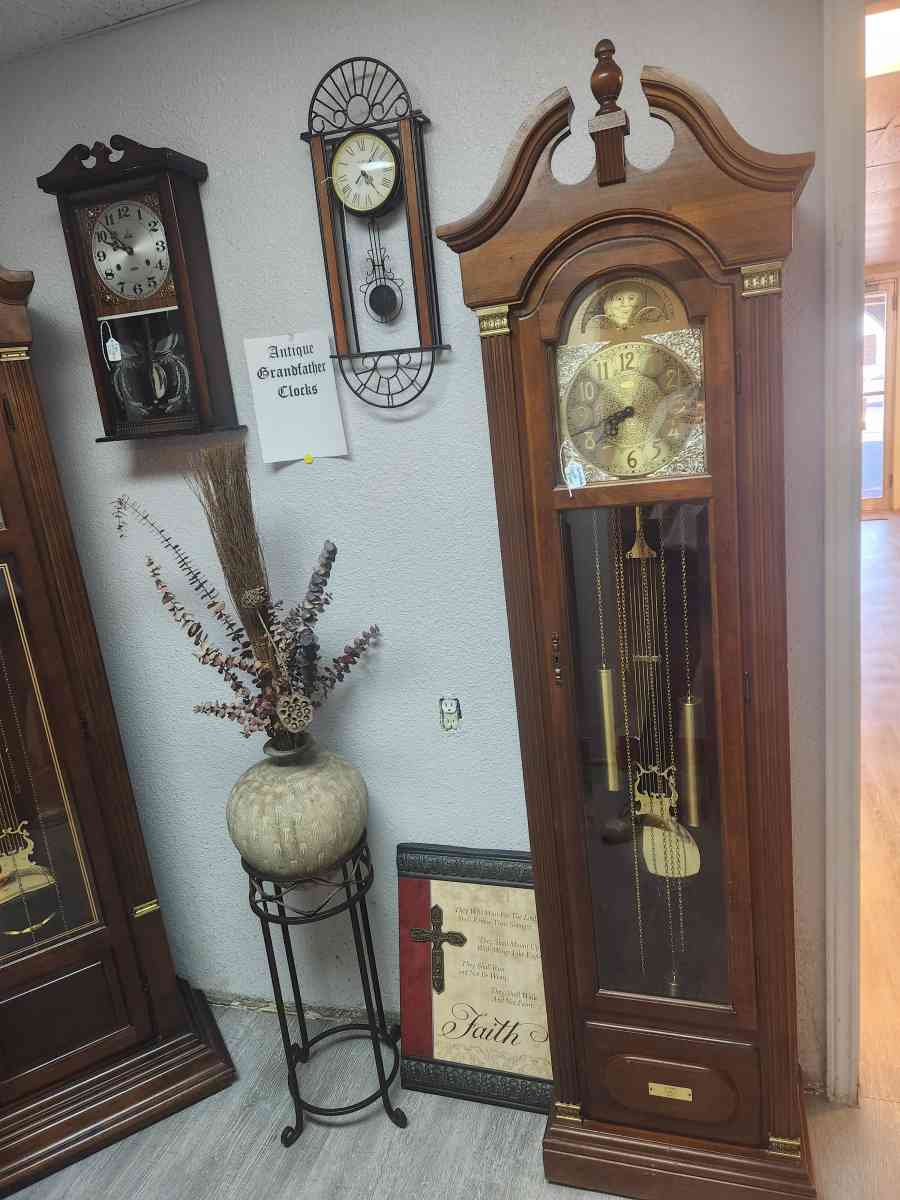 Grandfather and Grandmother clocks - Seminole, Texas - FleaMarketBay
