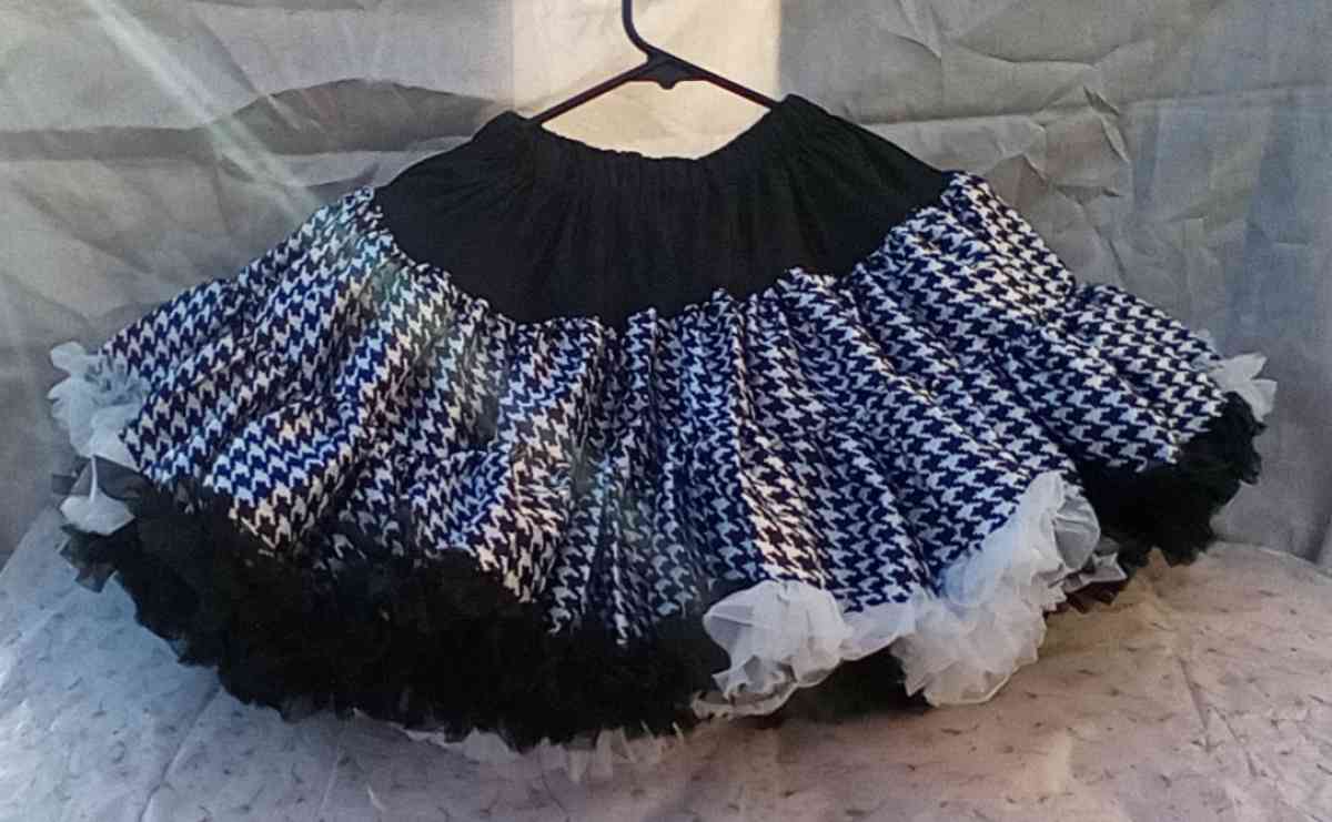 6yrs Houndstooth TuTu Pettiskirt EUC Button Cinchers - Dallas, Texas - FleaMarketBay