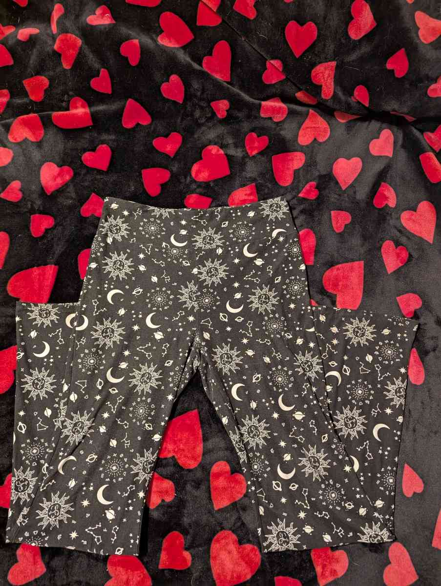 Sun  Moon yoga pants - Neosho, Missouri - FleaMarketBay