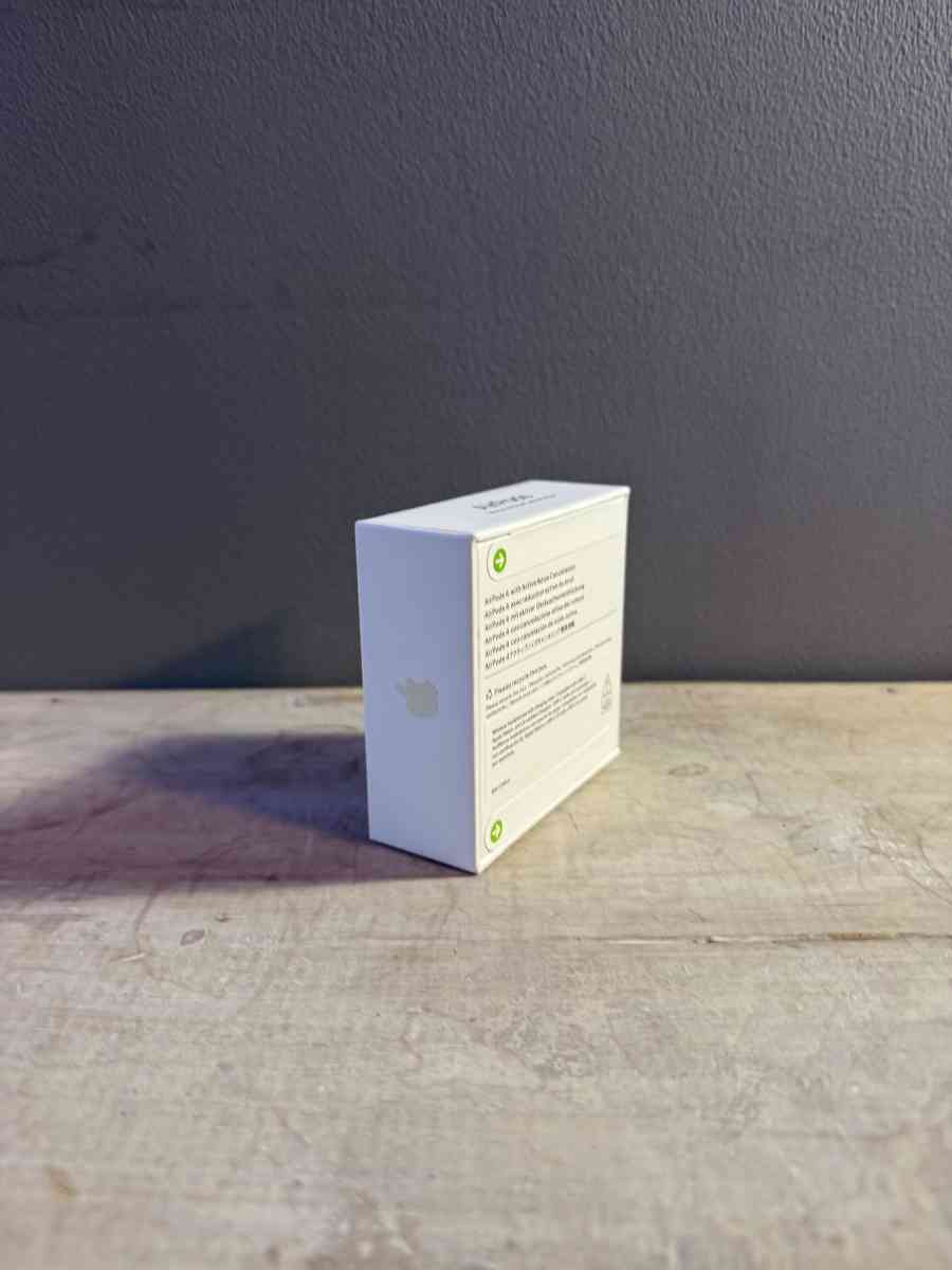 Brand New Apple Airpods 4th Generation With Active Noise Can - Albany, Ohio - FleaMarketBay