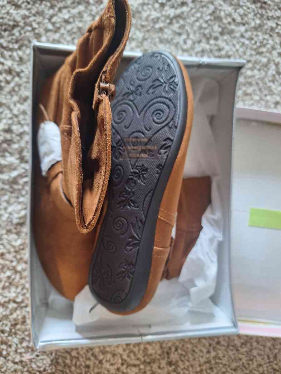 Brand New tan ankle boots - Lawrenceville, Georgia - FleaMarketBay