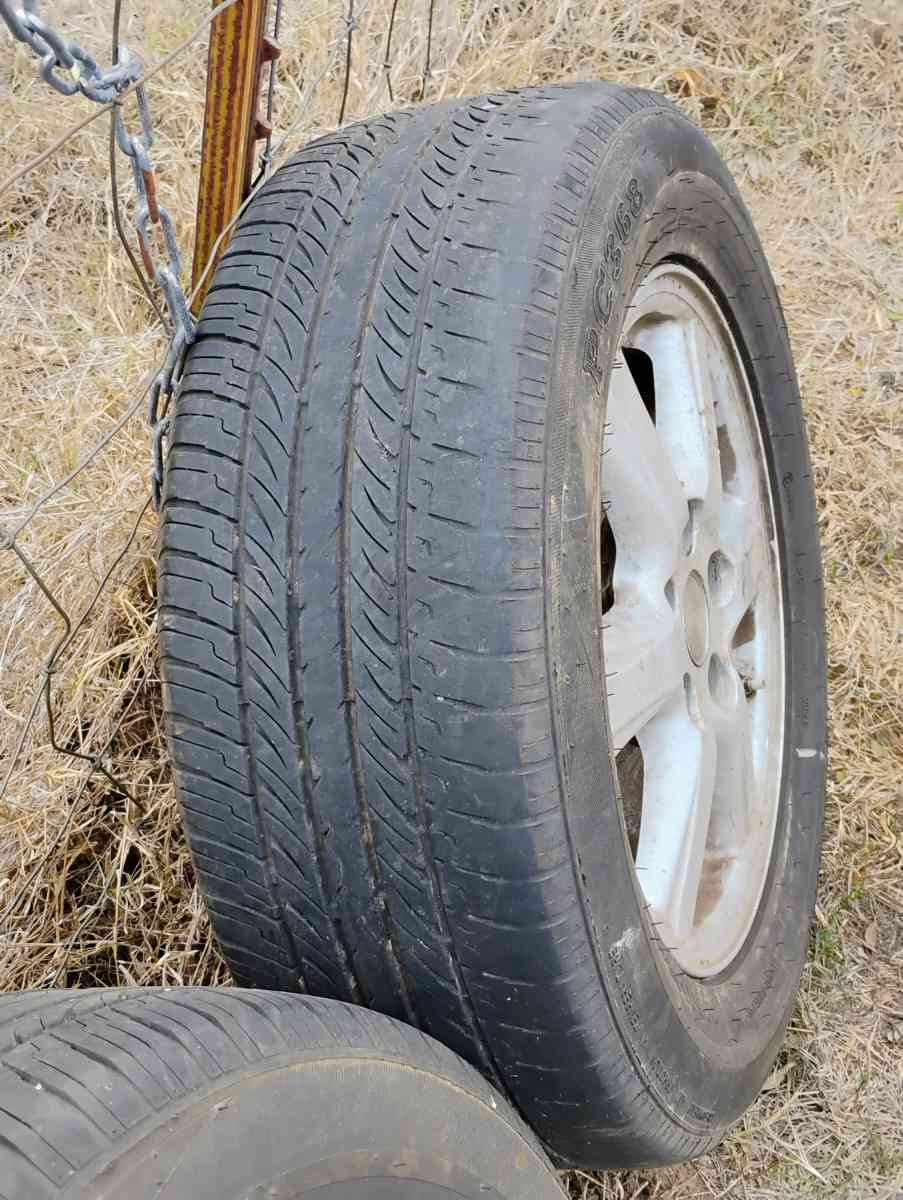Toyota Camry tires - Burnet, Texas - FleaMarketBay