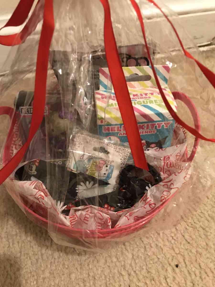handmadeValentines Day basket - Mc Lean, Virginia - FleaMarketBay