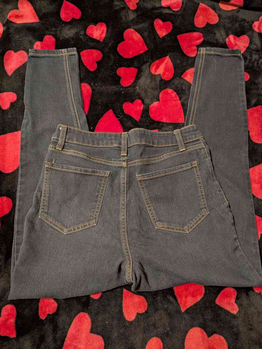 Size 9 Skinny Blue Jeans - Joplin, Missouri - FleaMarketBay