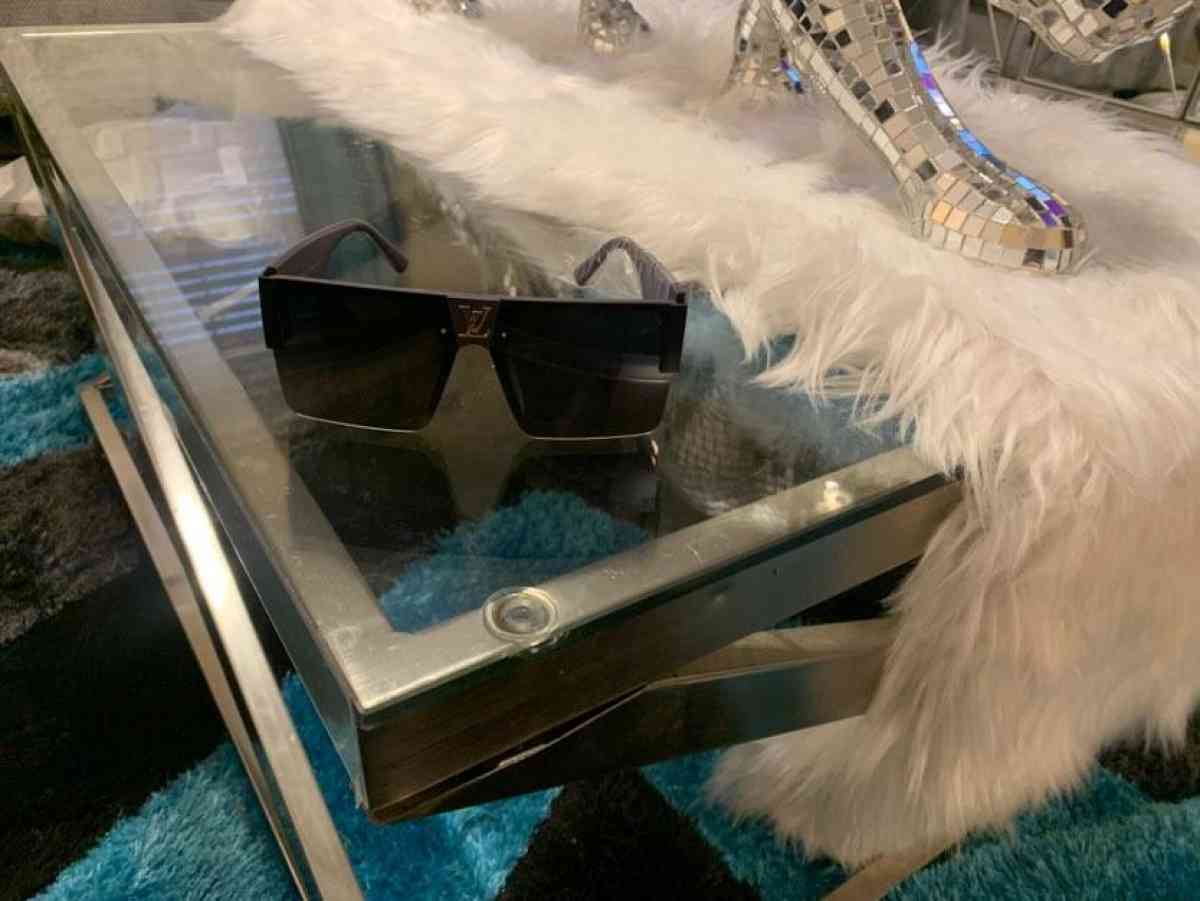 LV sunglasses - Clayton, Georgia