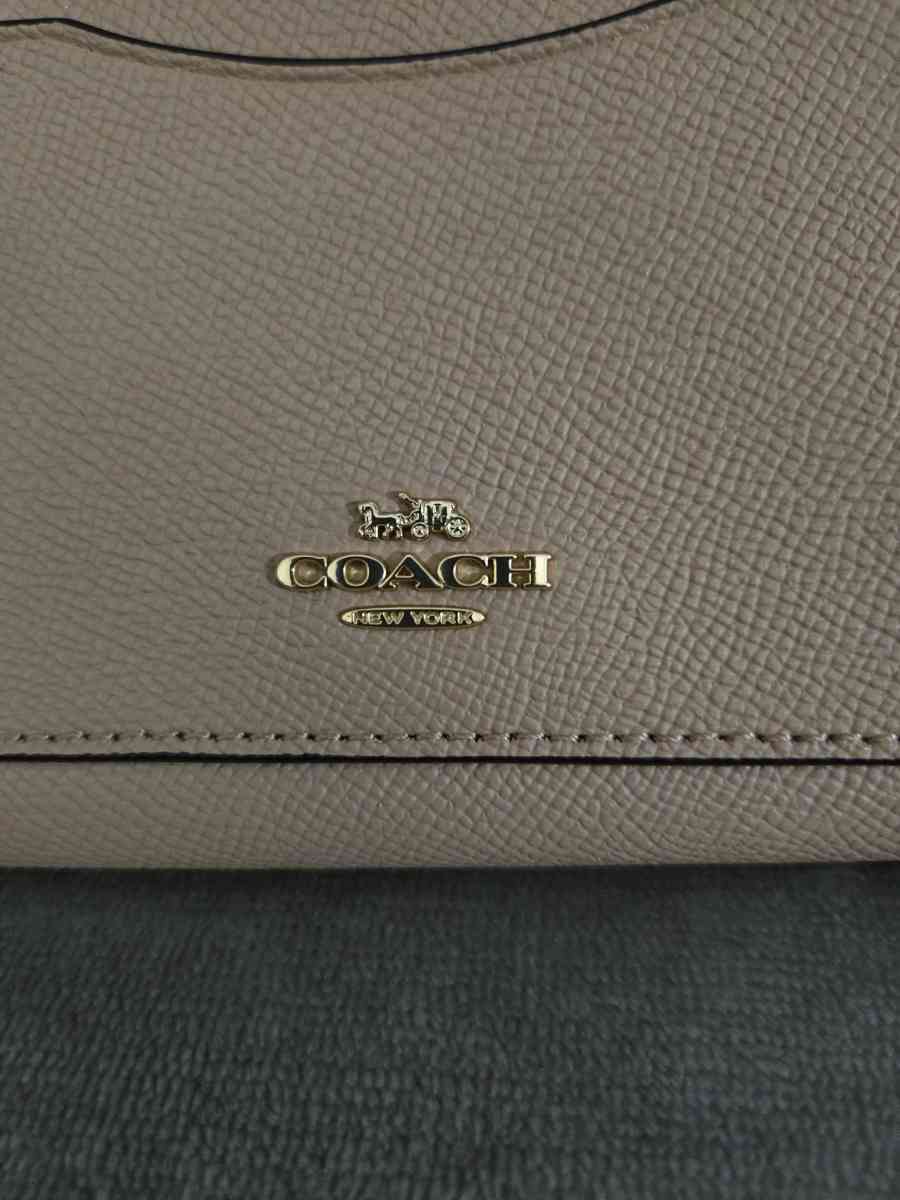 COACH ACCORDION ZIP AROUND WALLET  LIGHT PINK 54007 - Hialeah, Florida - FleaMarketBay