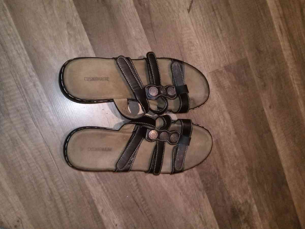 brown sandals - Camden, Arkansas - FleaMarketBay