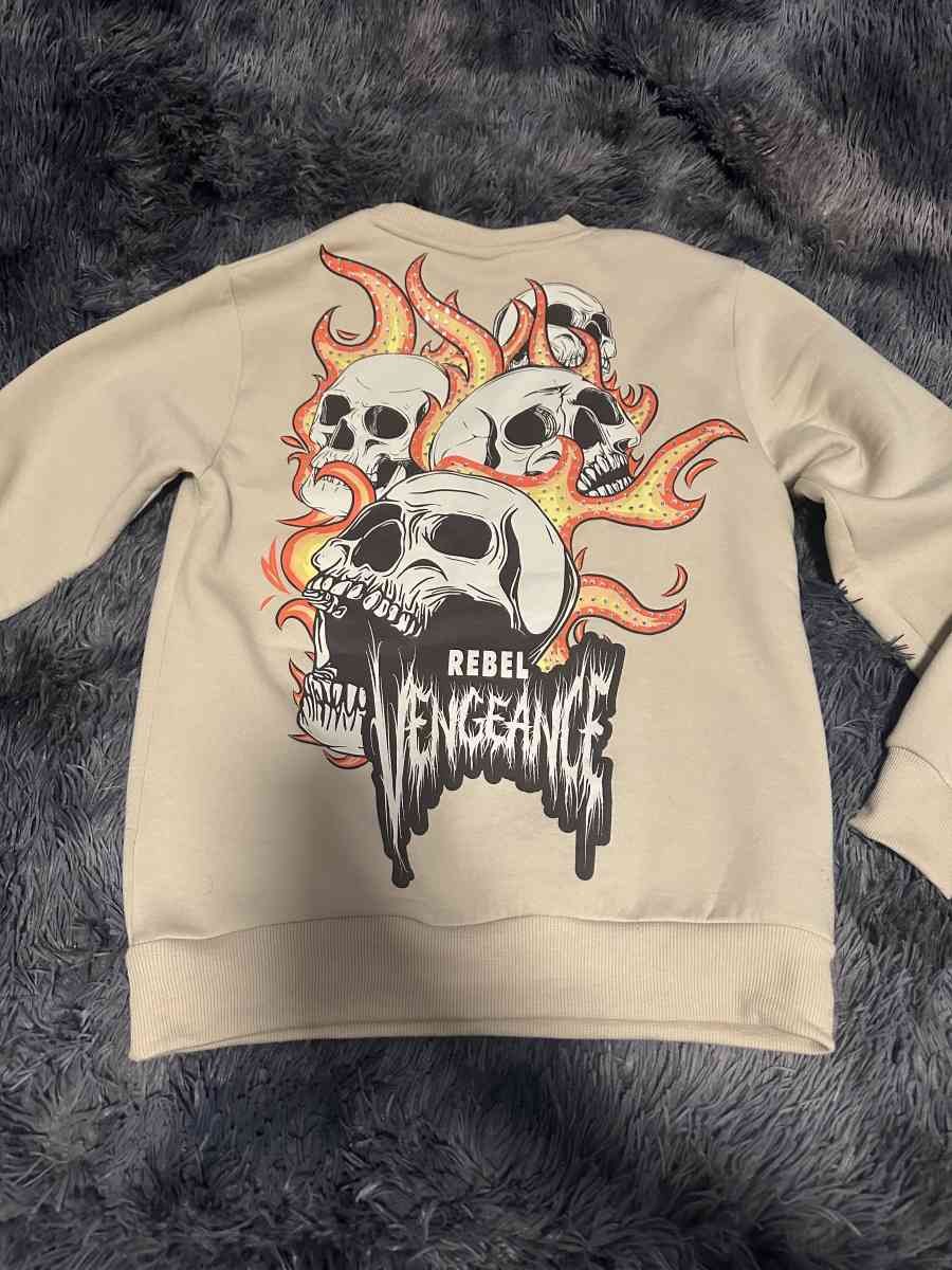 sweatshirt with skulls - Fall River, Massachusetts - FleaMarketBay