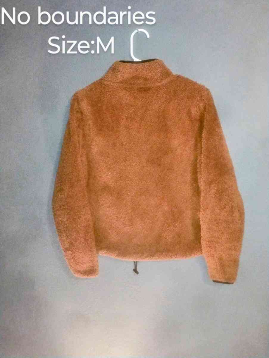 No boundaries Sweater - Missouri Valley, Iowa - FleaMarketBay