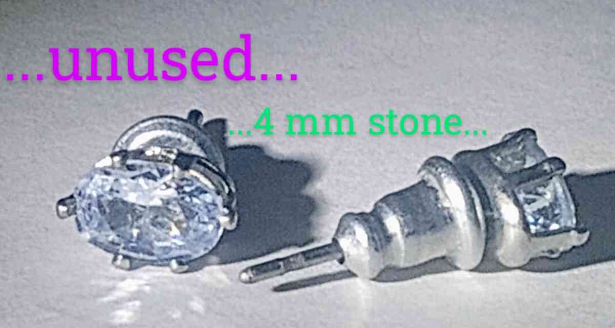 925 oblong lab grown diamond earrings - Watauga, Tennessee - FleaMarketBay