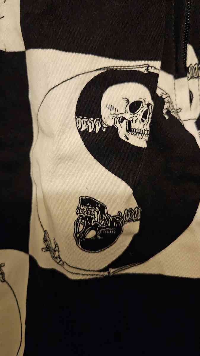 zumiez skirt - Asbury Park, New Jersey - FleaMarketBay