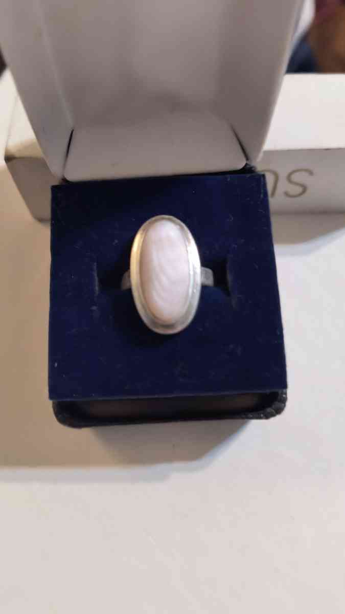 Vintage Avon Mother of Pearl Ring - Greenville, Illinois - FleaMarketBay