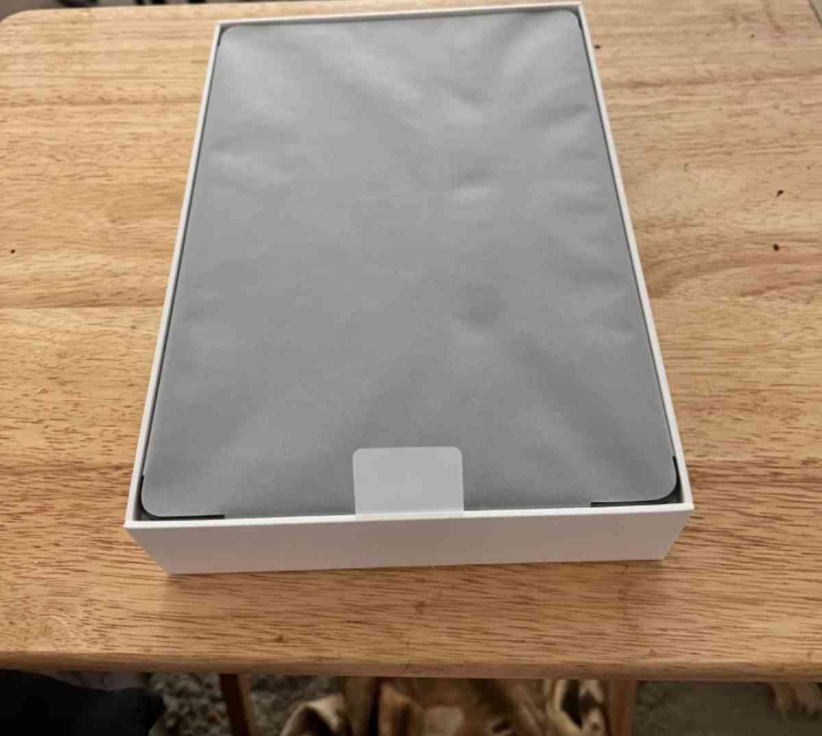 iPad 9th Generation 64GB  WiFi  Space Gray - Bronx, New York - FleaMarketBay