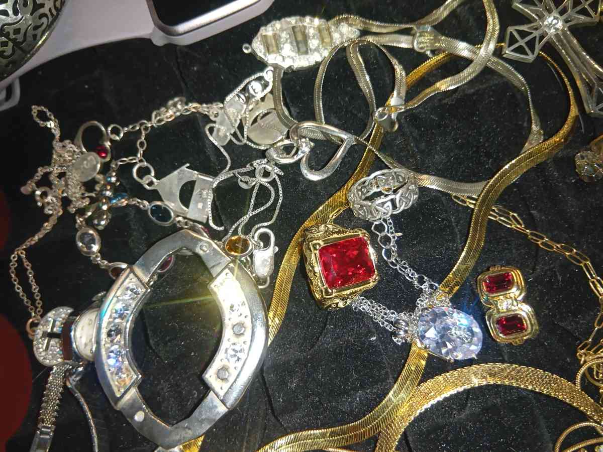bunch of nice jewelry lots of real mostly silver - Akron, Ohio - FleaMarketBay