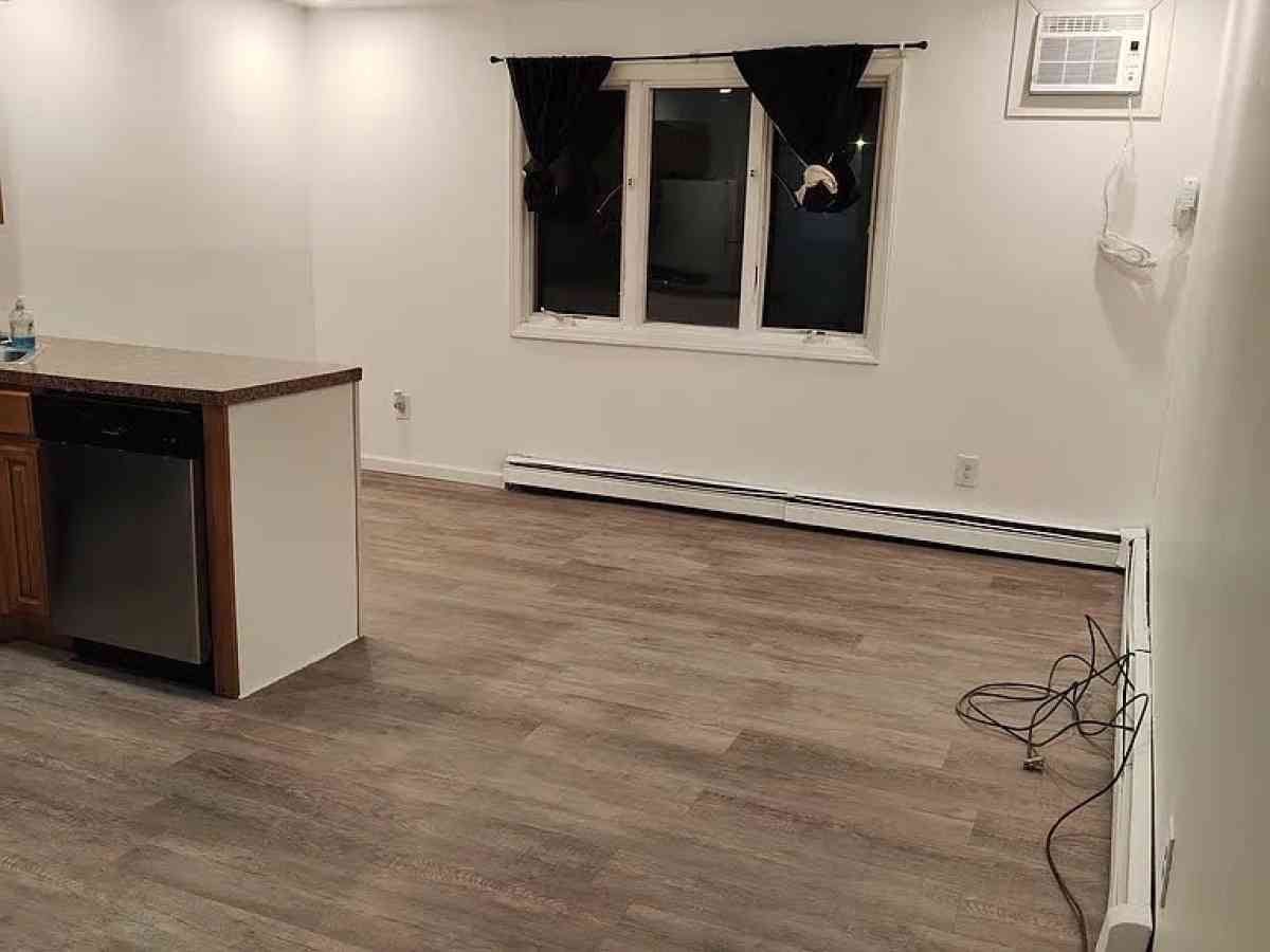 house for rent - Staten Island, New York - FleaMarketBay