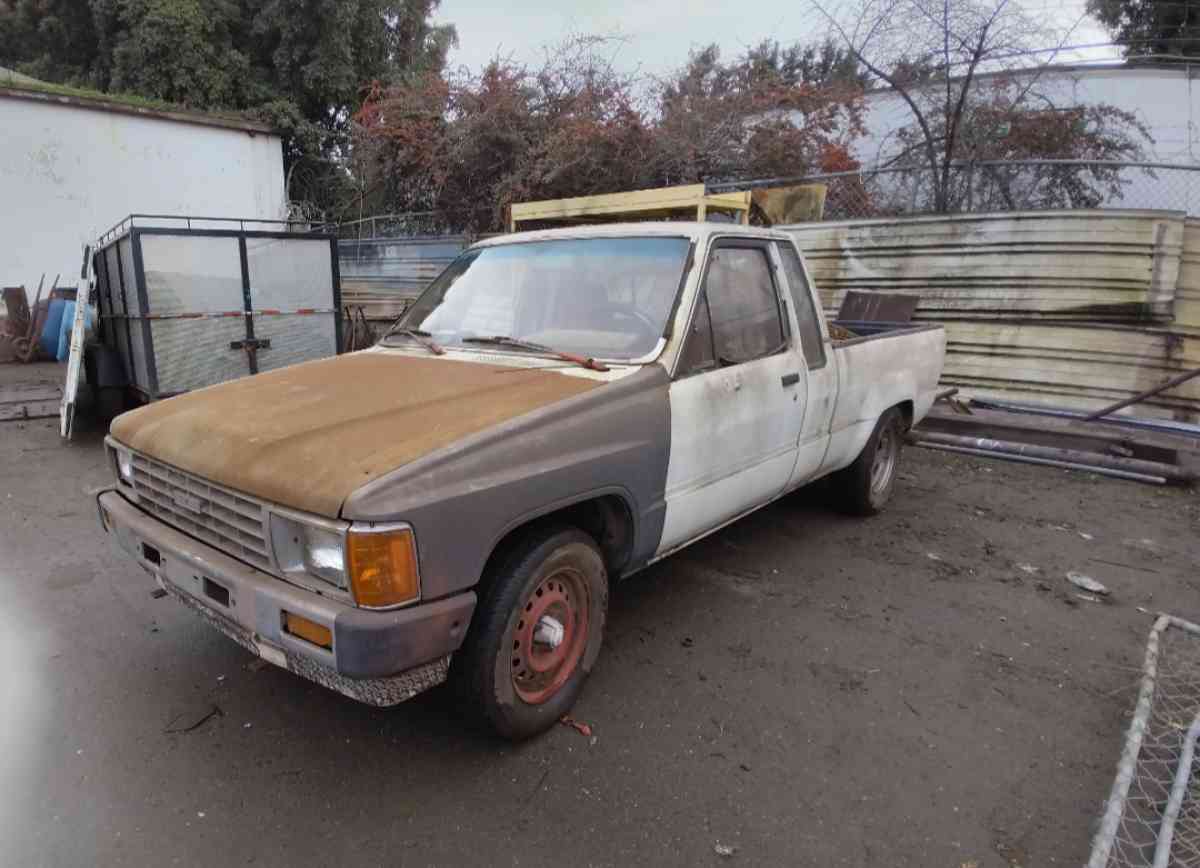 84 Toyota pick up - Oakland, California - FleaMarketBay