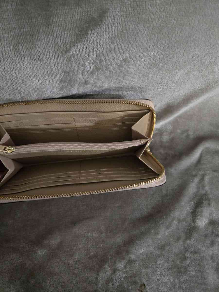 COACH ACCORDION ZIP AROUND WALLET  LIGHT PINK 54007 - Hialeah, Florida - FleaMarketBay