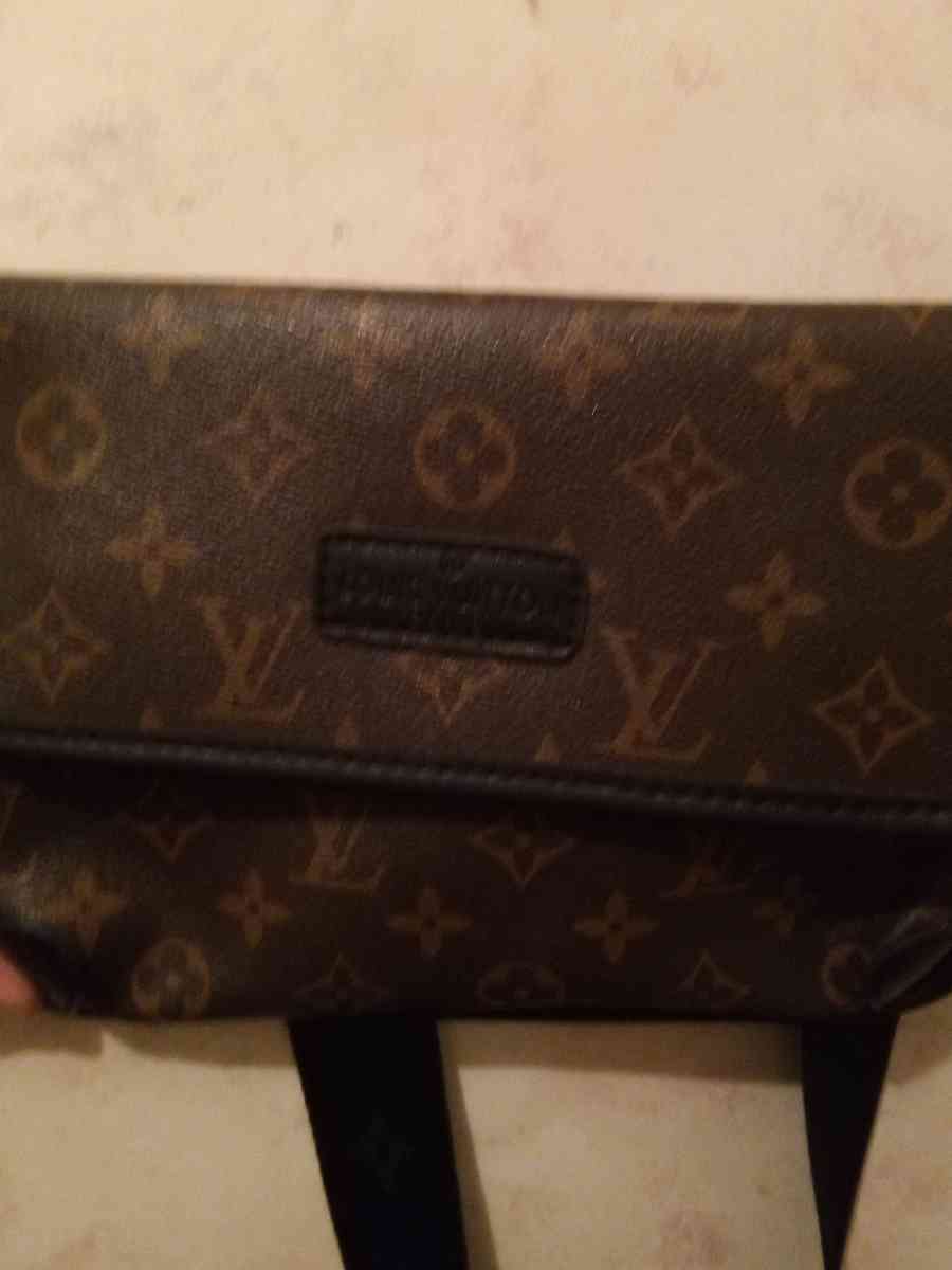 louis Vuitton cross body bag - Cleveland, Alabama