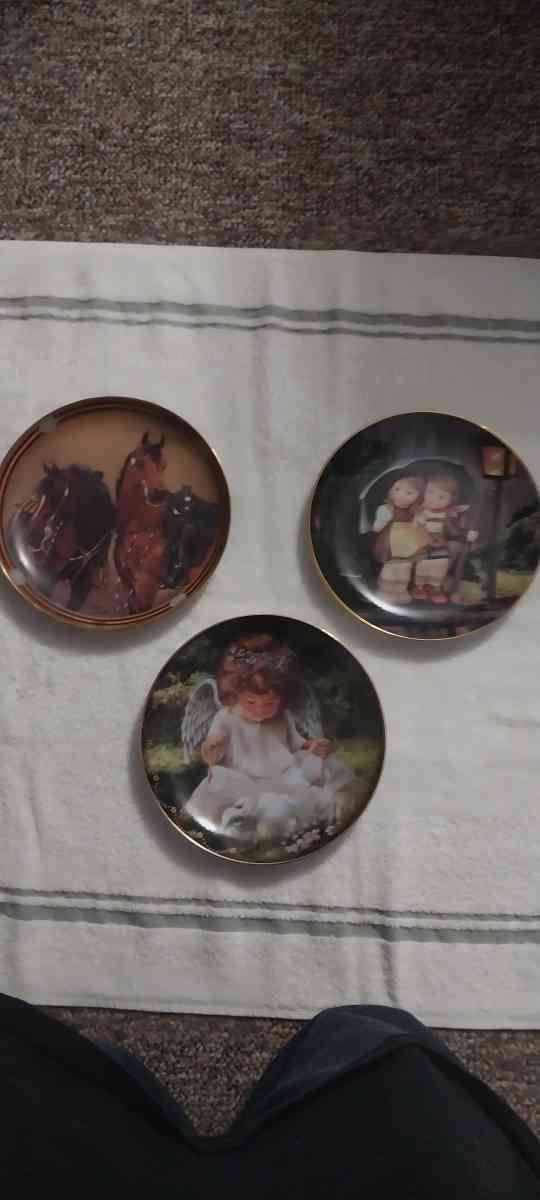 collectable plates - Lake Wales, Florida - FleaMarketBay