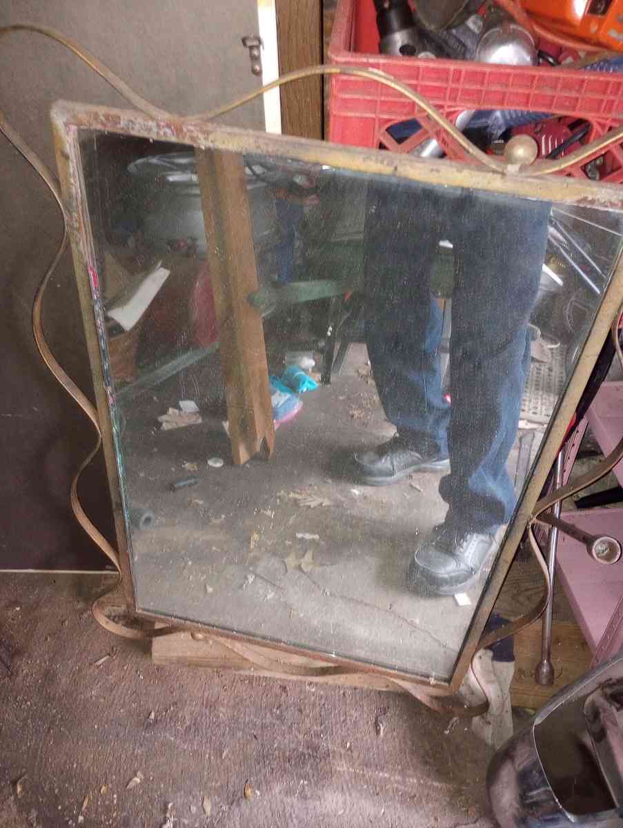 mirror - Agency, Missouri