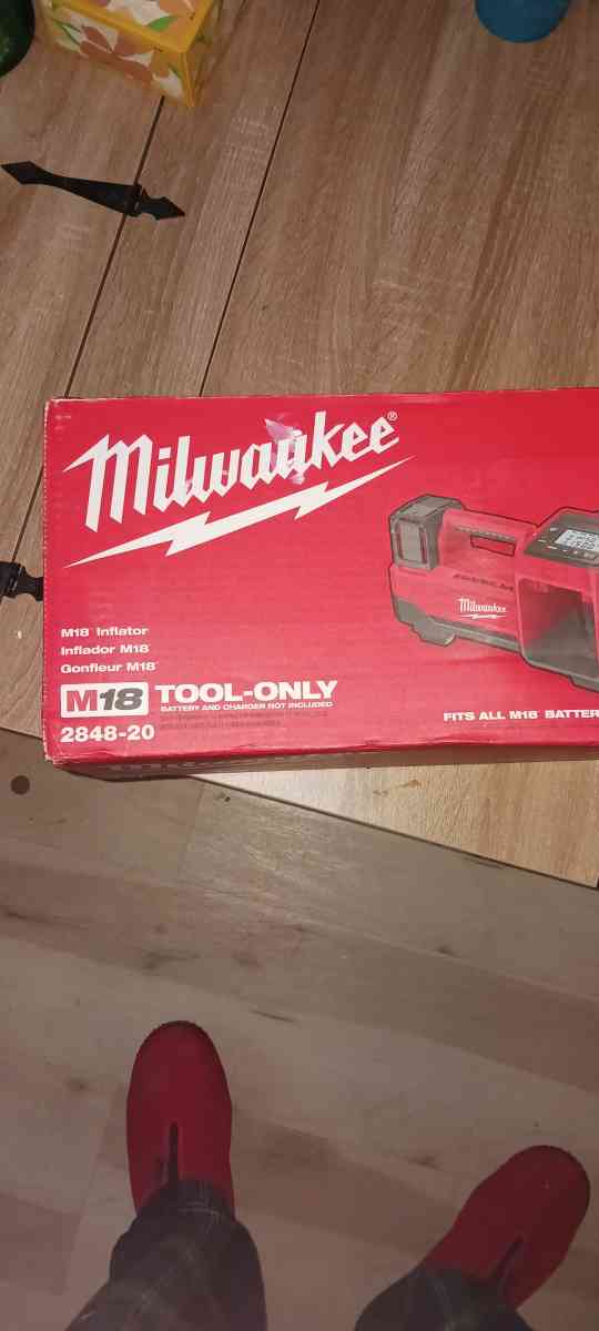 Milwaukee air compressor brand new never used Straight Out o - Norfolk, Virginia - FleaMarketBay