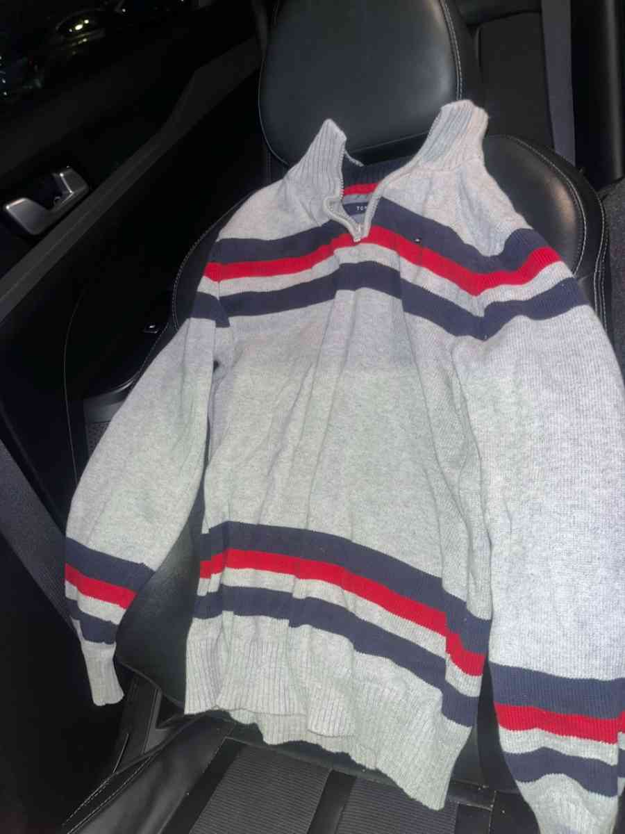 Tommy Hilfiger sweater - San Antonio, Texas - FleaMarketBay