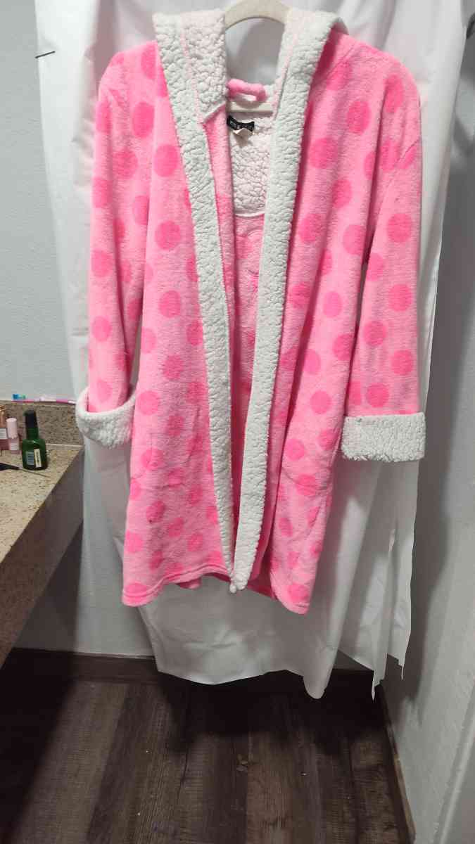 Em and Alfie pink plush and cozy robe - Hagerstown, Maryland - FleaMarketBay