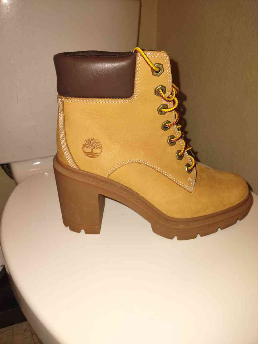 timberland heeled boots size 6 - Oroville, California - FleaMarketBay