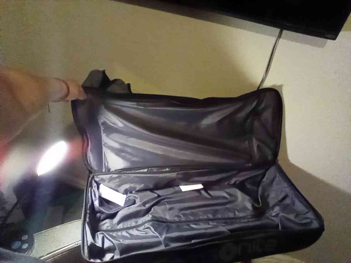 NWT Samsonite Wheeled Duffle Bag - Dallas, Texas - FleaMarketBay