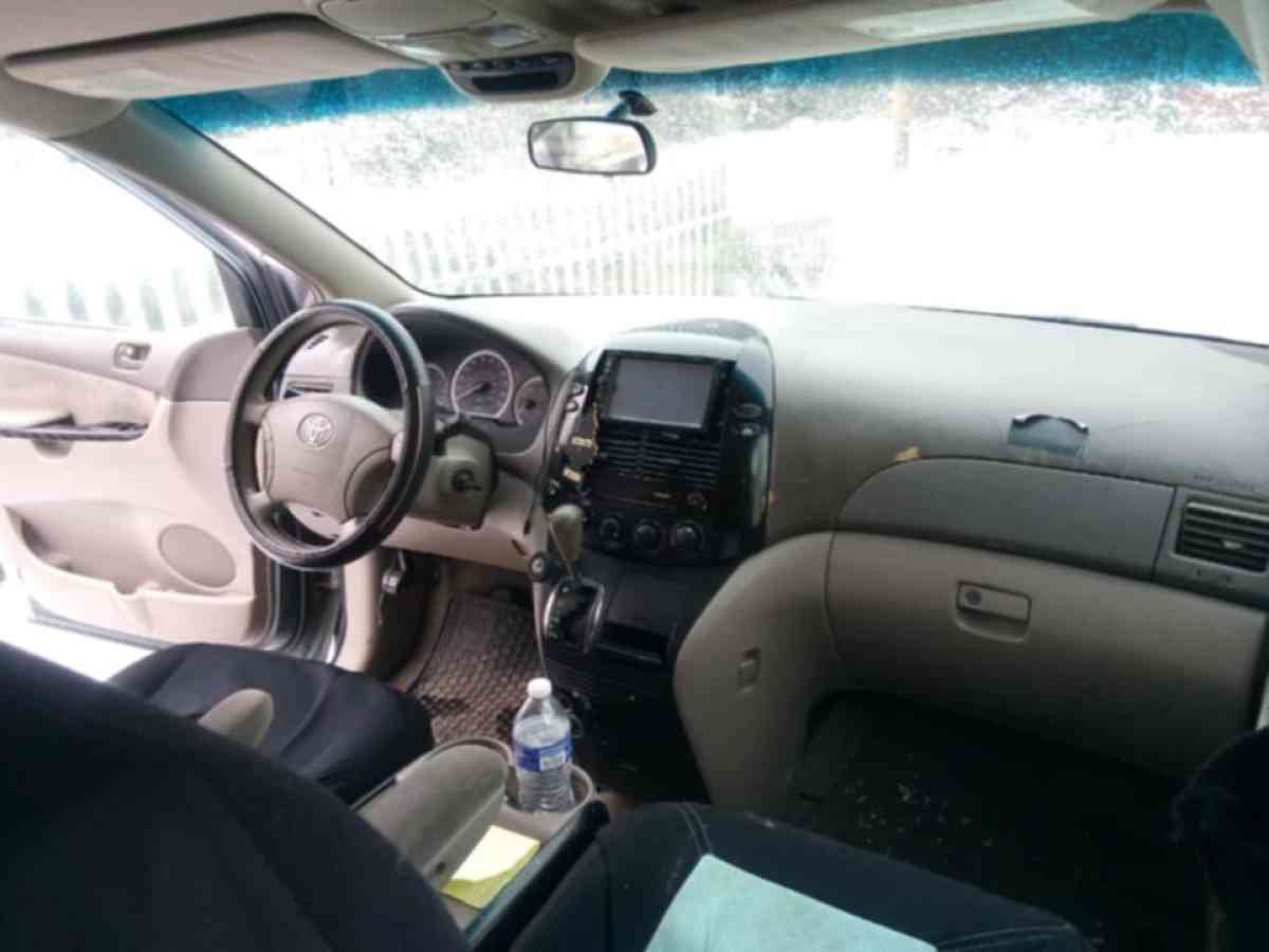 2006 Toyota Sienna - Indianapolis, Indiana - FleaMarketBay