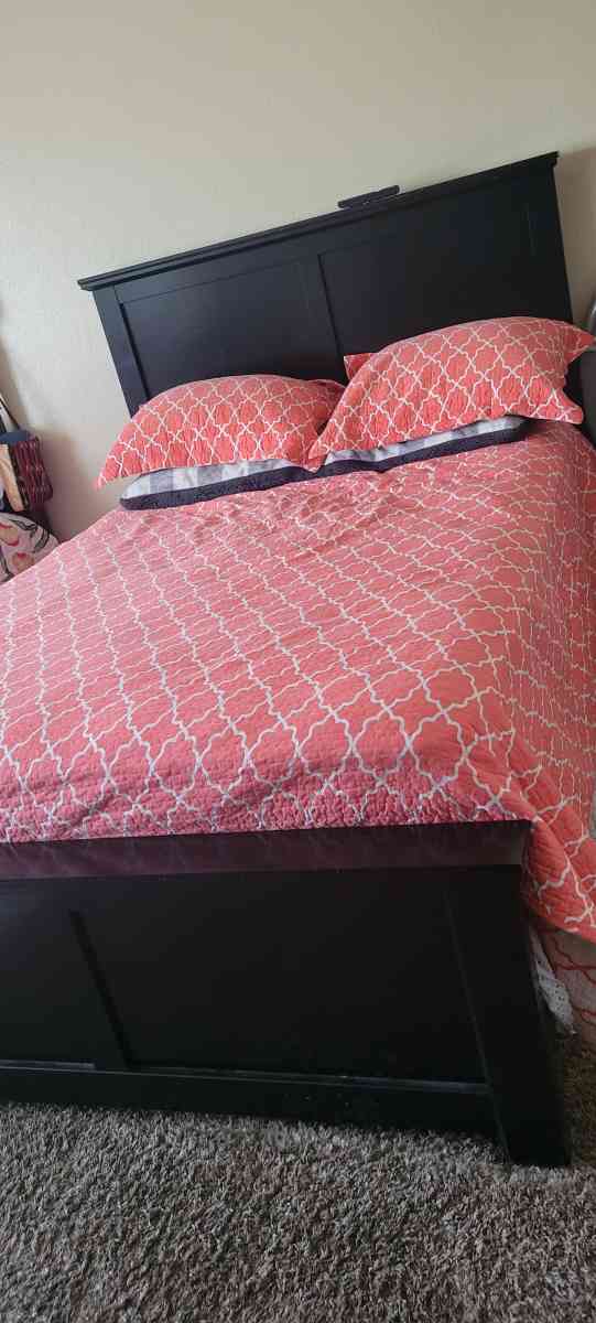 Headboard and Bed Full Size - Aurora, Colorado - FleaMarketBay